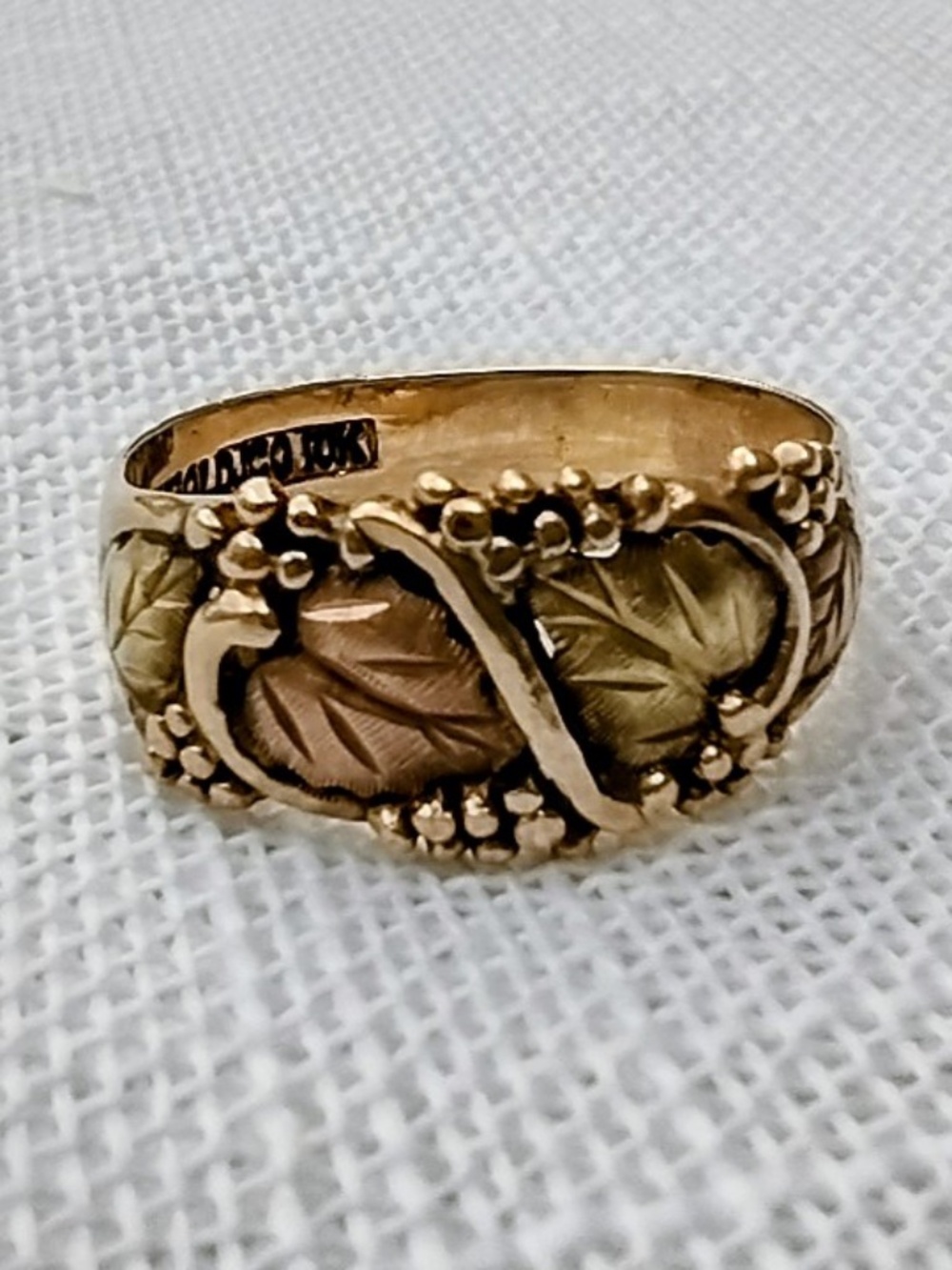 Vintage Black Hills Gold 10K Ring Size 11-12 Gold Leaves Grape Cluster / Mens